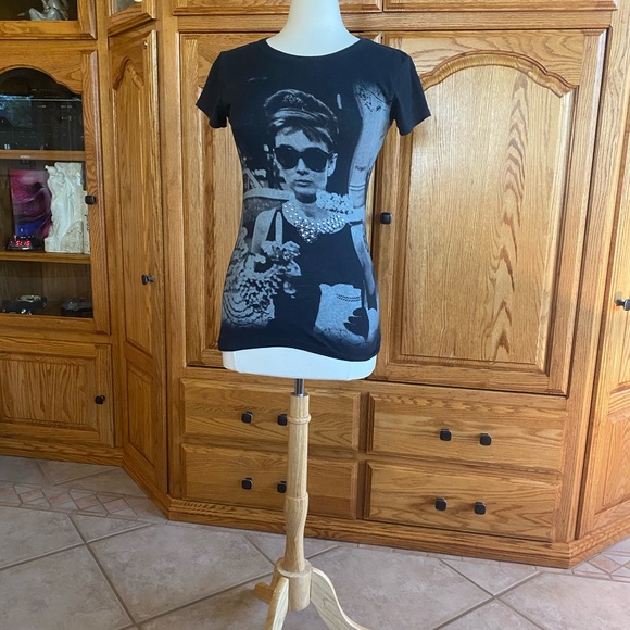 Vintage breakfast at Tiffany’s T shirt S/M - Picture 3 of 16